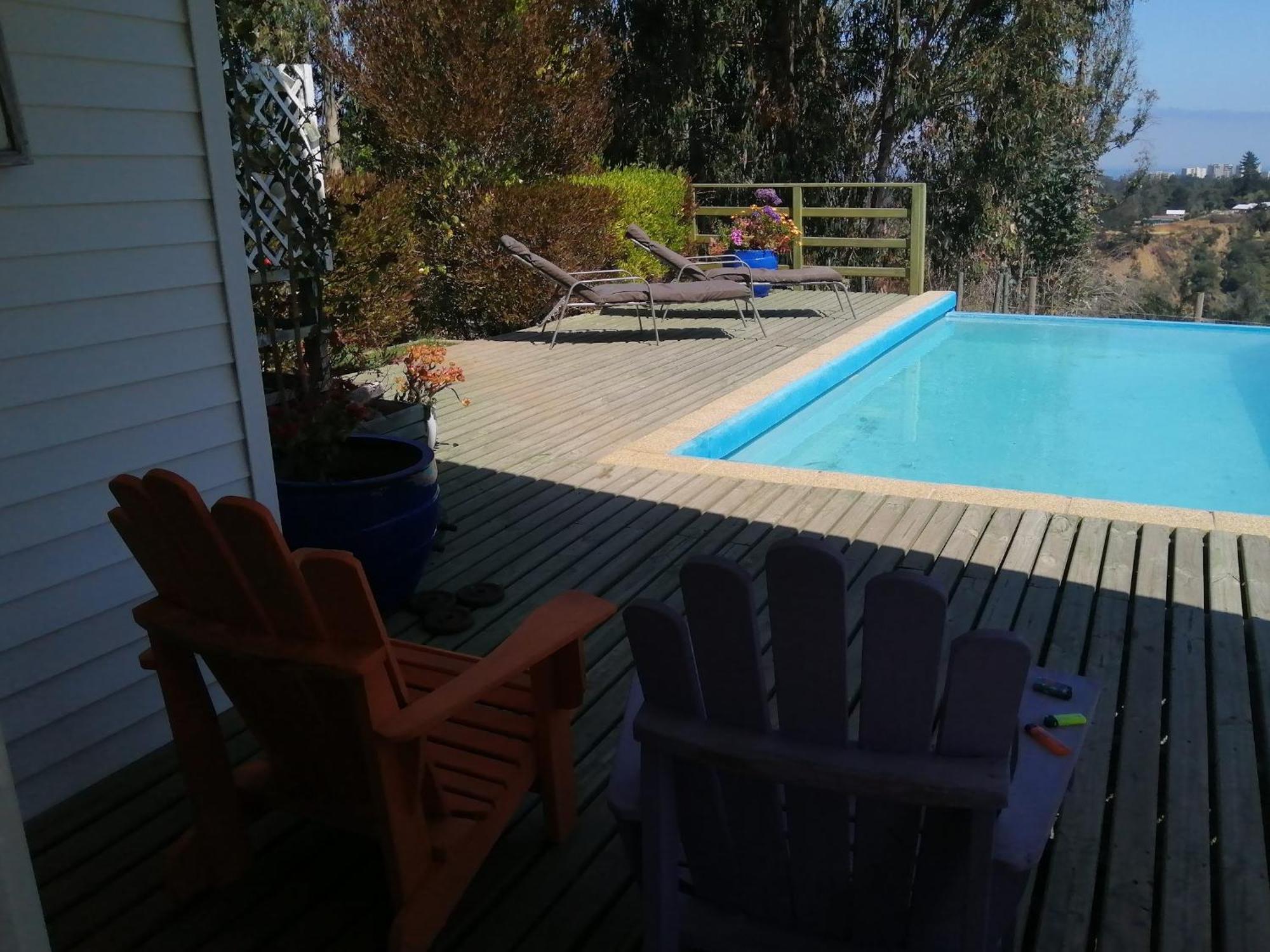 Con Bano Privado En Parcela Con Piscina